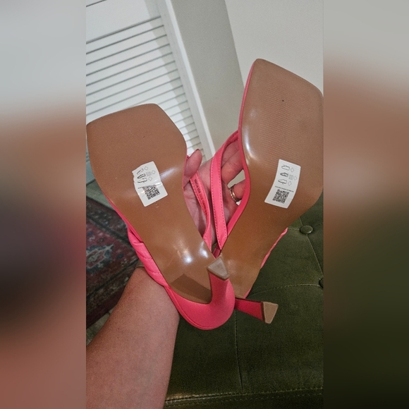 ASOS DESIGN Wide Fit Herring padded Toe Thong Heeled Sabdals. Neon Pink.NWOT - Picture 10 of 16